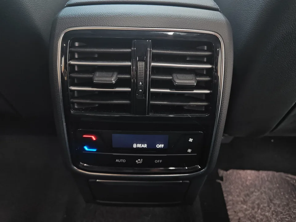 Volkswagen Magotan 330TSI DSG 30th Anniversary Edition 2022 — миниатюра 4
