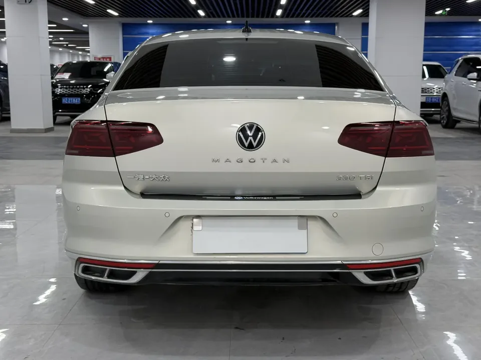 Volkswagen Magotan Magotan 2023 2 million commemorative edition 330TSI DSG luxury model 2023 — миниатюра 2
