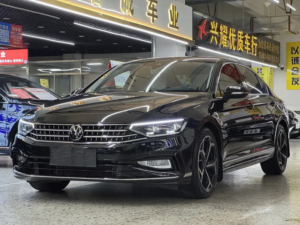 Volkswagen Magotan 2025