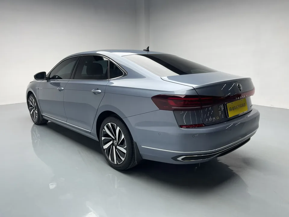 Volkswagen Passat Passat 2022 330TSI Deluxe Edition 2022 — миниатюра 2