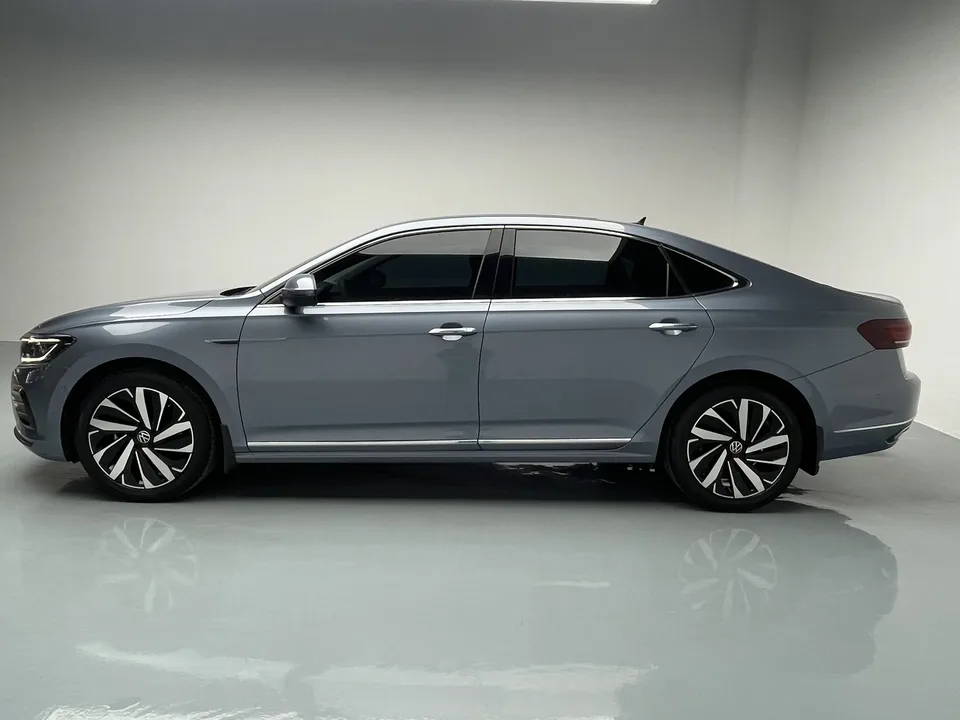 Volkswagen Passat Passat 2022 330TSI Deluxe Edition 2022 — миниатюра 3