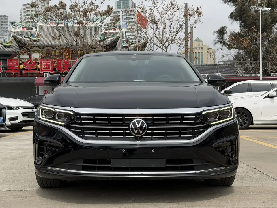 Volkswagen Passat Passat 2022 330TSI Deluxe Edition 2022 — миниатюра 2