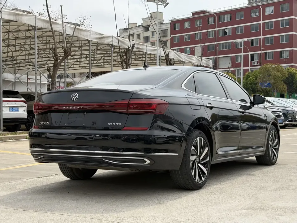 Volkswagen Passat Passat 2022 330TSI Deluxe Edition 2022 — миниатюра 3