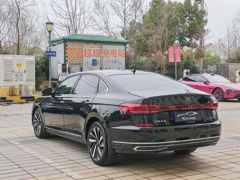 Volkswagen Passat Passat 2022 330TSI Deluxe Edition 2022 — миниатюра 2