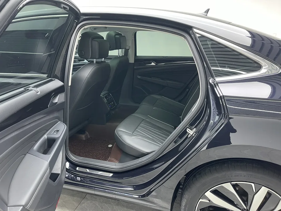 Volkswagen Passat Passat 2022 330TSI Starry Sky Deluxe Edition 2022 — миниатюра 5