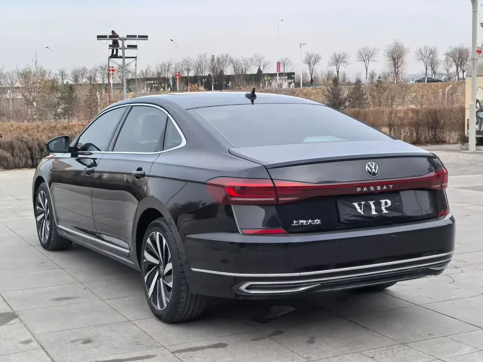 Volkswagen Passat facelift 330TSI Star Elite Edition 2024 — миниатюра 4