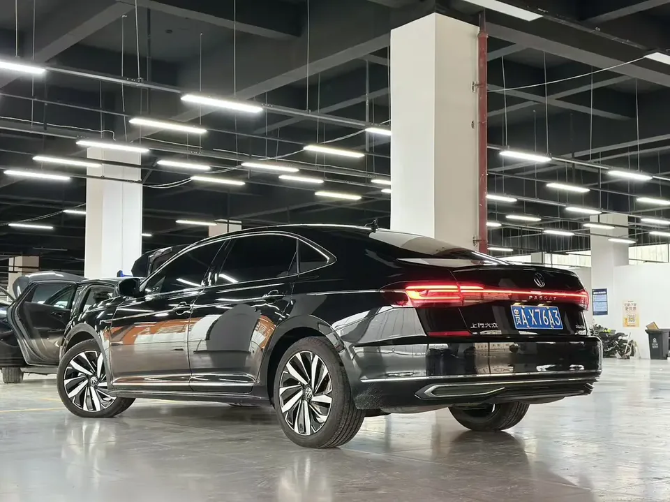 Volkswagen Passat Passat 2024 380TSI Deluxe Edition 2023 — thumbnail 2