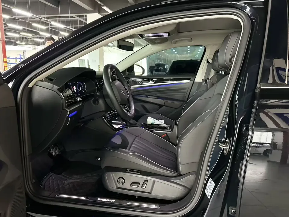 Volkswagen Passat Passat 2024 380TSI Deluxe Edition 2023 — thumbnail 3