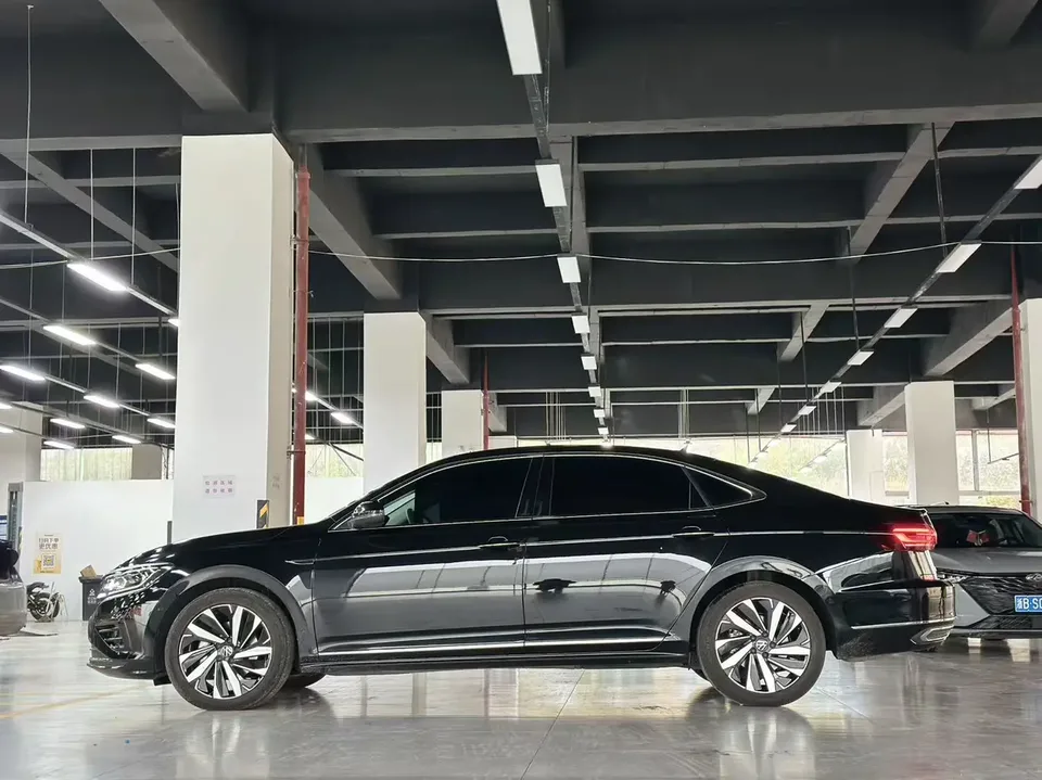 Volkswagen Passat Passat 2024 380TSI Deluxe Edition 2023 — thumbnail 4