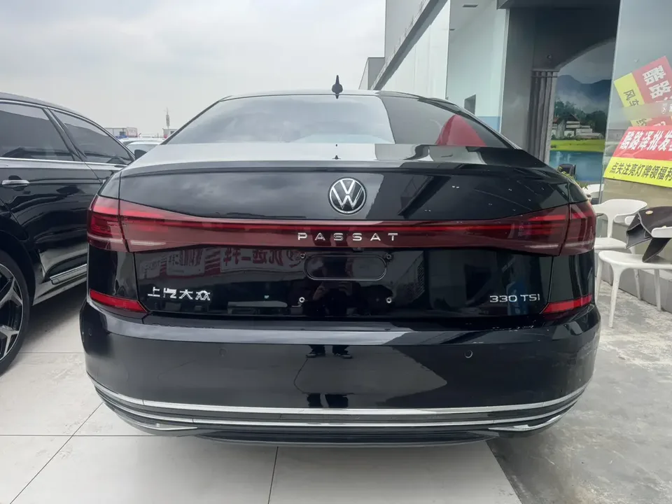 Volkswagen Passat 330TSI Deluxe Edition 2022 — миниатюра 5