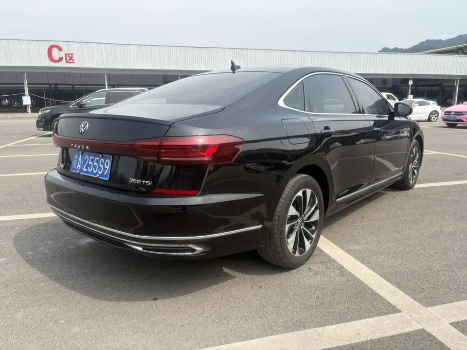 Volkswagen Passat facelift 330TSI Star Elite Edition 2023 — миниатюра 2