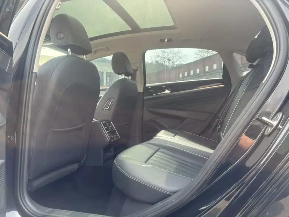 Volkswagen Passat facelift 330TSI Star Elite Edition 2023 — миниатюра 4
