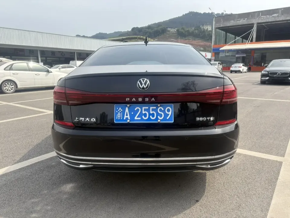 Volkswagen Passat facelift 330TSI Star Elite Edition 2023 — миниатюра 5
