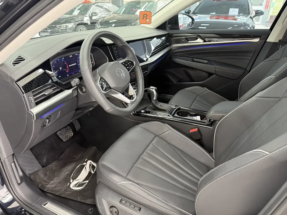 Volkswagen Passat Outstanding Model 380TSI Starry Sky Dragon Edition 2024 — миниатюра 3