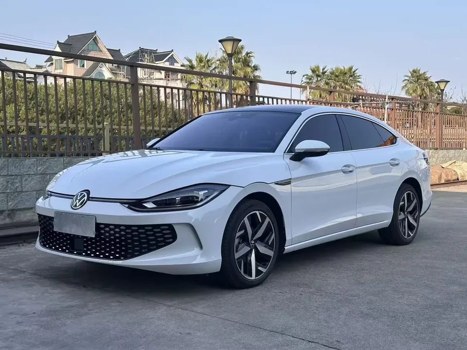Volkswagen Lamando Lingdu 2024 2024 Lingdu Lingdu L 280TSI DSG Cool Edition 2024 — photo 1, buy with delivery to Moscow