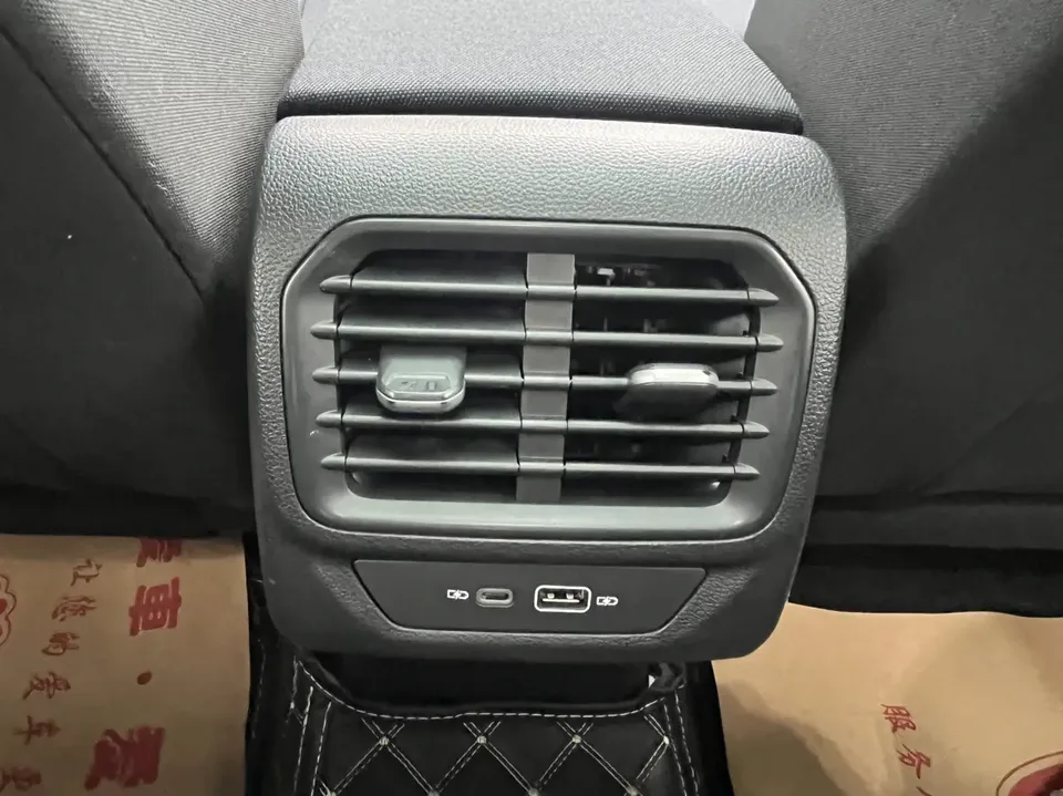 Volkswagen Lamando Lingdu L 280TSI DSG Hot Edition 2023 — миниатюра 3