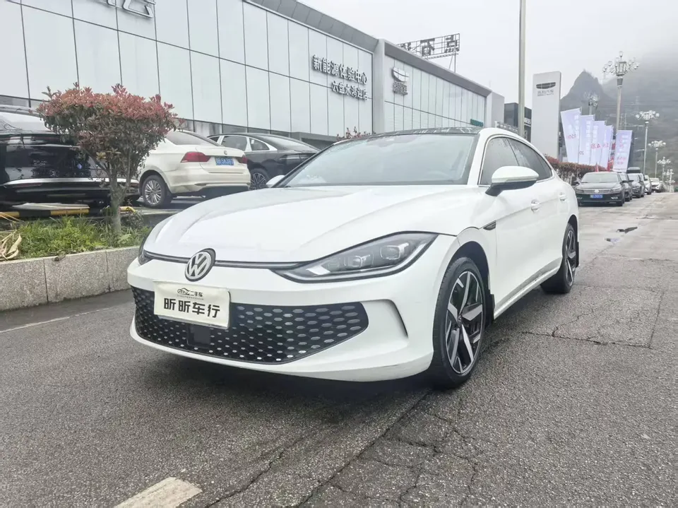 Volkswagen Lamando Lingdu 2024 Lingdu 2024 Lingdu L 280TSI DSG trendy version 2024 — photo 1, buy with delivery to Moscow