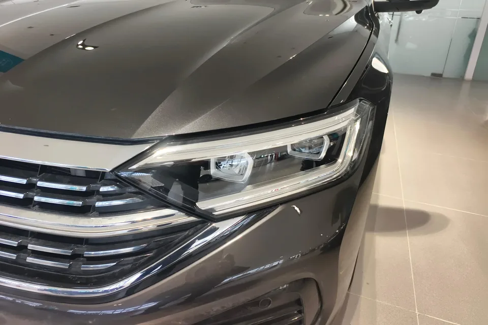 Volkswagen Sagitar 2023 Sagitar 300TSI DSG Excellence Edition 2023 — миниатюра 2