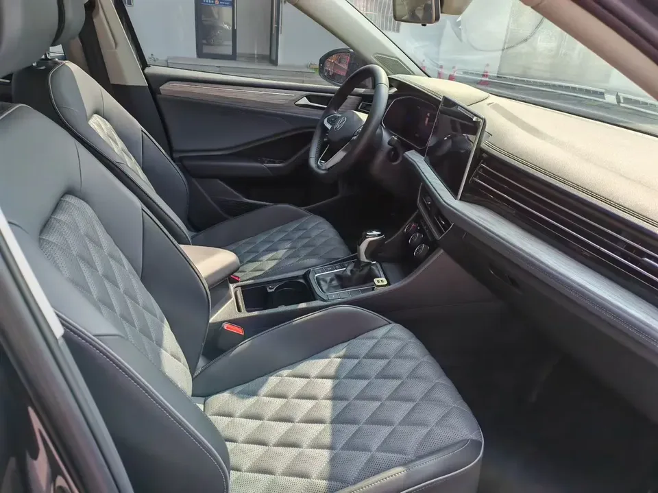 Volkswagen Sagitar 2023 Sagitar 300TSI DSG Beyond Edition 2024 — миниатюра 3