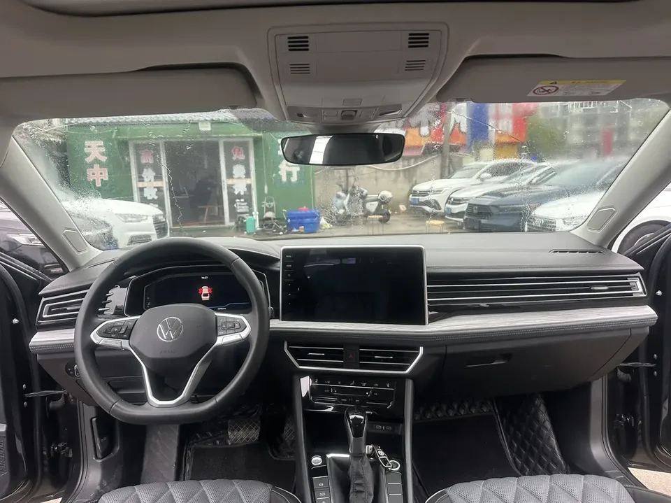 Volkswagen Sagitar 2023 Sagitar 300TSI DSG Excellence Edition 2023 — миниатюра 3