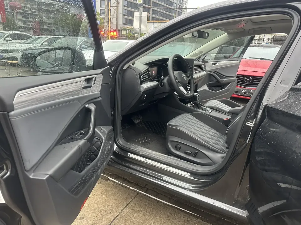 Volkswagen Sagitar 2023 Sagitar 300TSI DSG Excellence Edition 2023 — миниатюра 4
