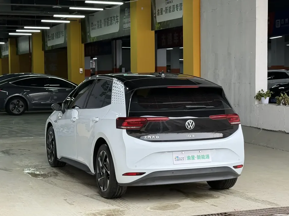 Volkswagen ID.3 Outstanding Edition 2024 — миниатюра 2
