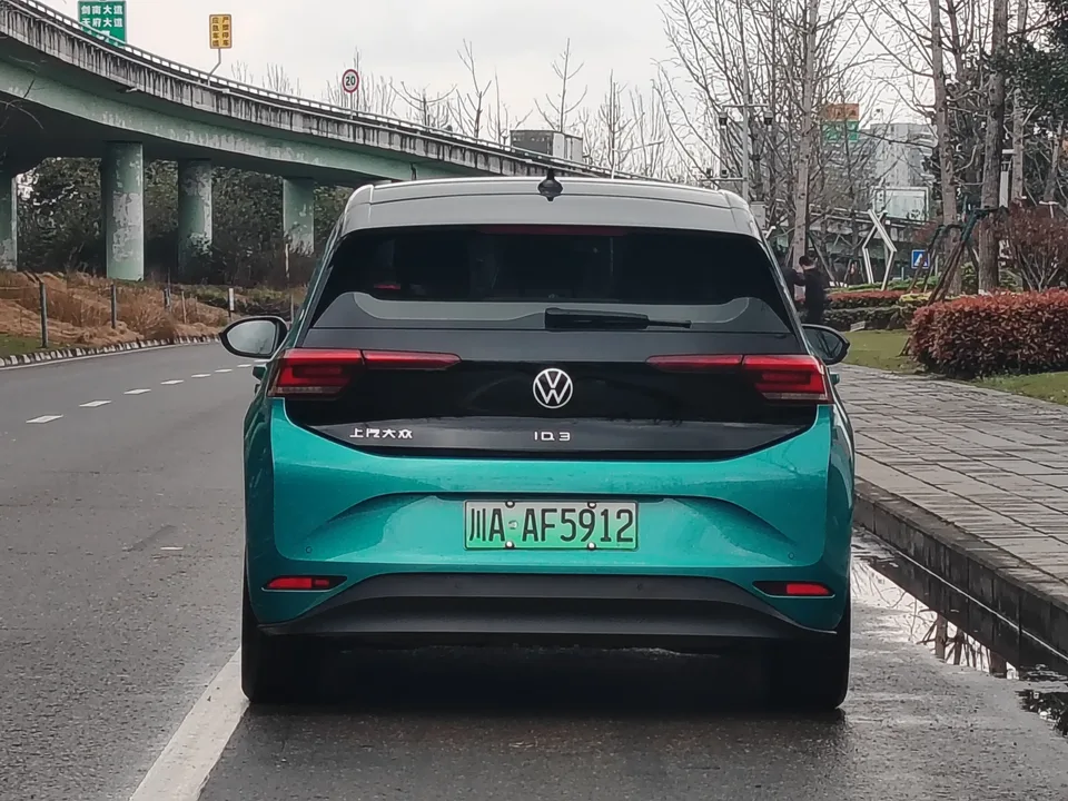Volkswagen ID.3 Upgraded Pure Smart Edition 2023 — миниатюра 2