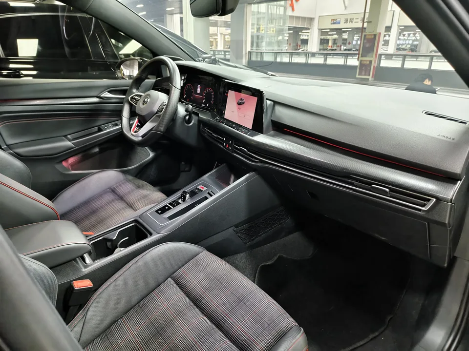 Volkswagen GOLF GTI 380TSI DSG GTI 2023 — миниатюра 2