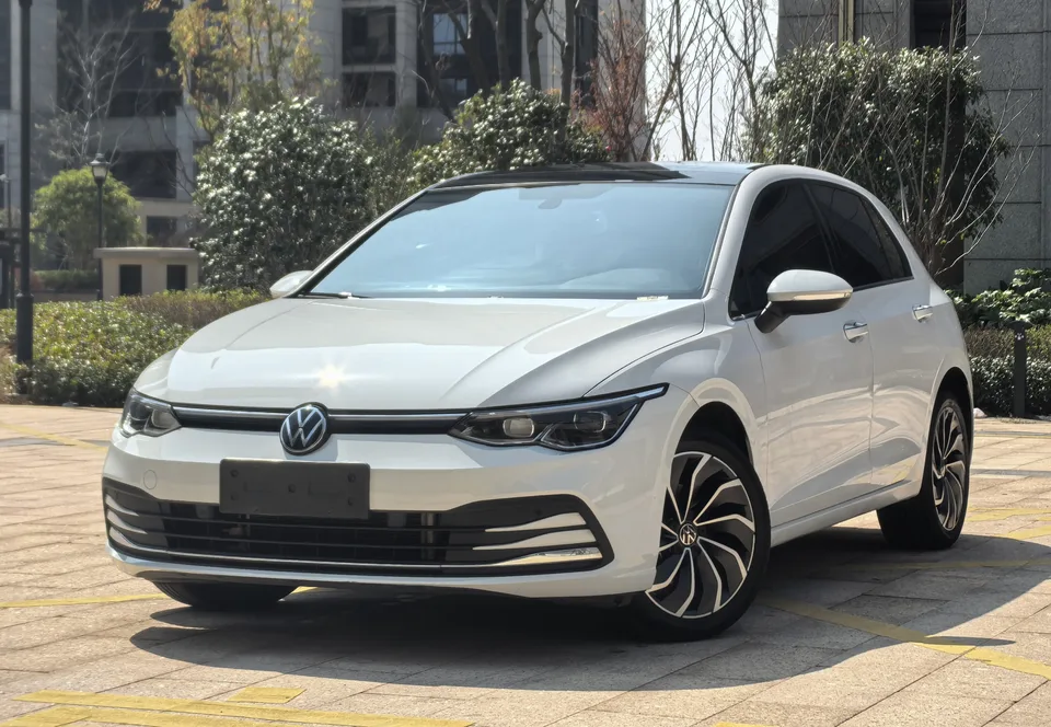 Volkswagen Golf golf 2023 280TSI DSG Pro 2023 — photo 1, buy with delivery to Moscow