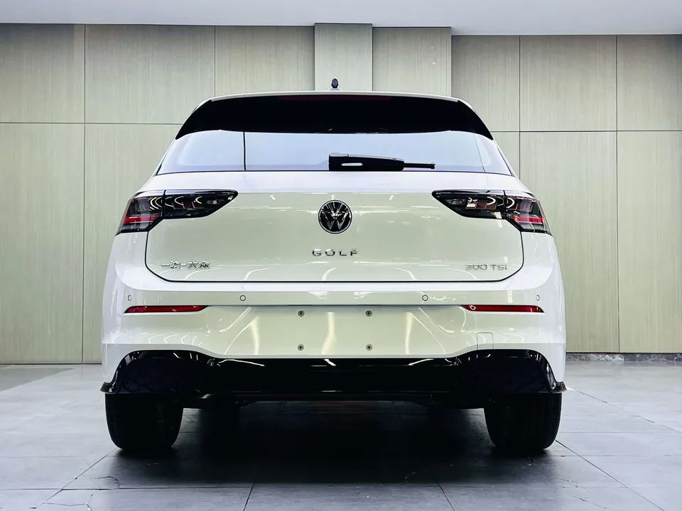 Volkswagen Golf facelift 300TSI R-Line 2026 — миниатюра 5