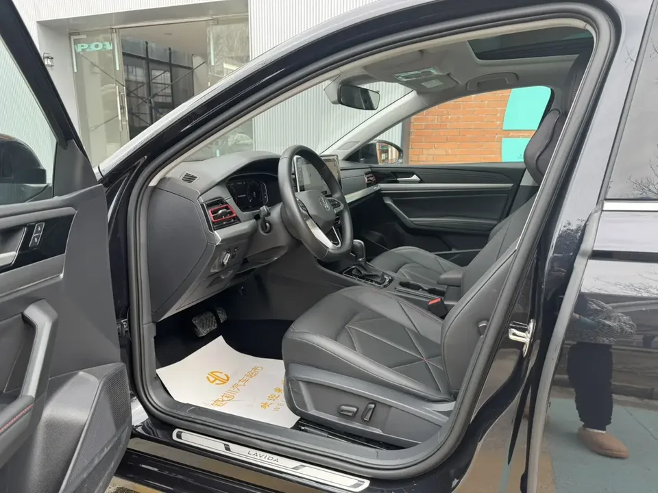 Volkswagen Lavida 300TSI DSG Starry Sky Eternal Edition 2023 — миниатюра 4