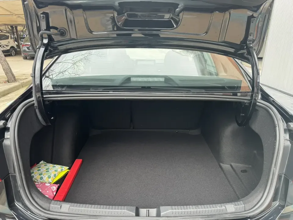 Volkswagen Lavida 300TSI DSG Starry Sky Eternal Edition 2023 — миниатюра 5