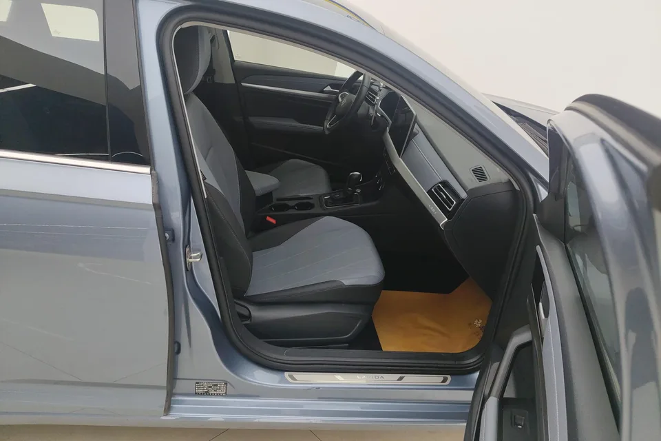 Volkswagen Lavida facelift 1.5L automatic starry sky 5 million version 2023 — миниатюра 3