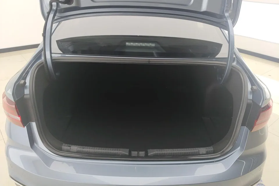 Volkswagen Lavida facelift 1.5L automatic starry sky 5 million version 2023 — миниатюра 5