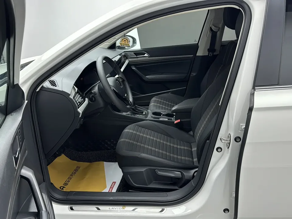 Volkswagen Lavida Lavida 2022 1.5L Automatic Vision Edition 2022 — миниатюра 5