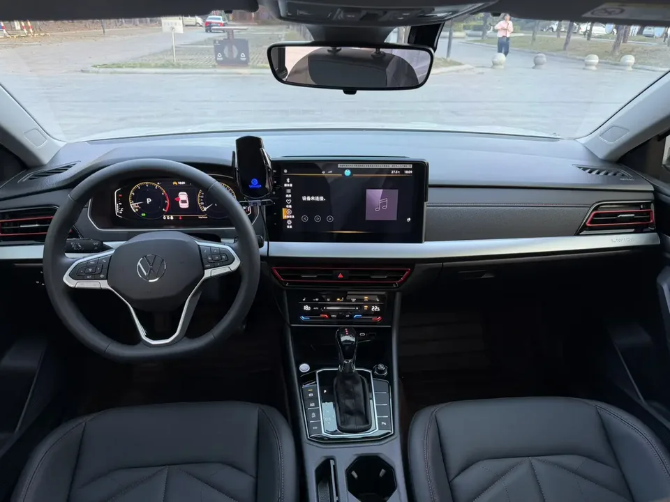 Volkswagen Lavida Lavida 2024 300TSI DSG Starry Sky Leading Edition 2025 — миниатюра 4