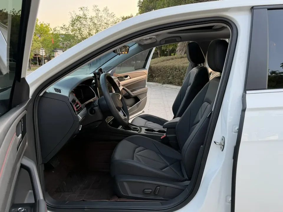 Volkswagen Lavida Lavida 2024 300TSI DSG Starry Sky Leading Edition 2025 — миниатюра 5