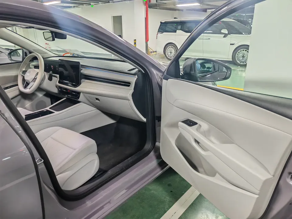 Volkswagen Lavida 2026 Volkswagen Lavida Pro 300TSI Starry Sky Smart Edition 2025 — миниатюра 3