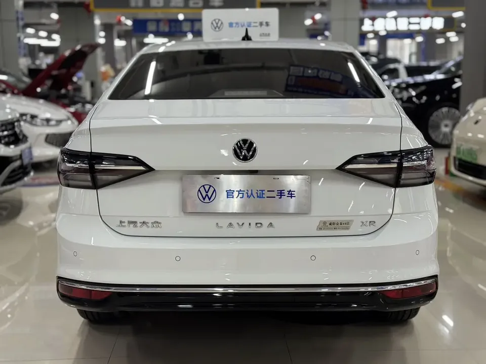 Volkswagen Lavida Lavida 2023 cutting-edge 1.5L automatic outstanding new version 2023 — миниатюра 5