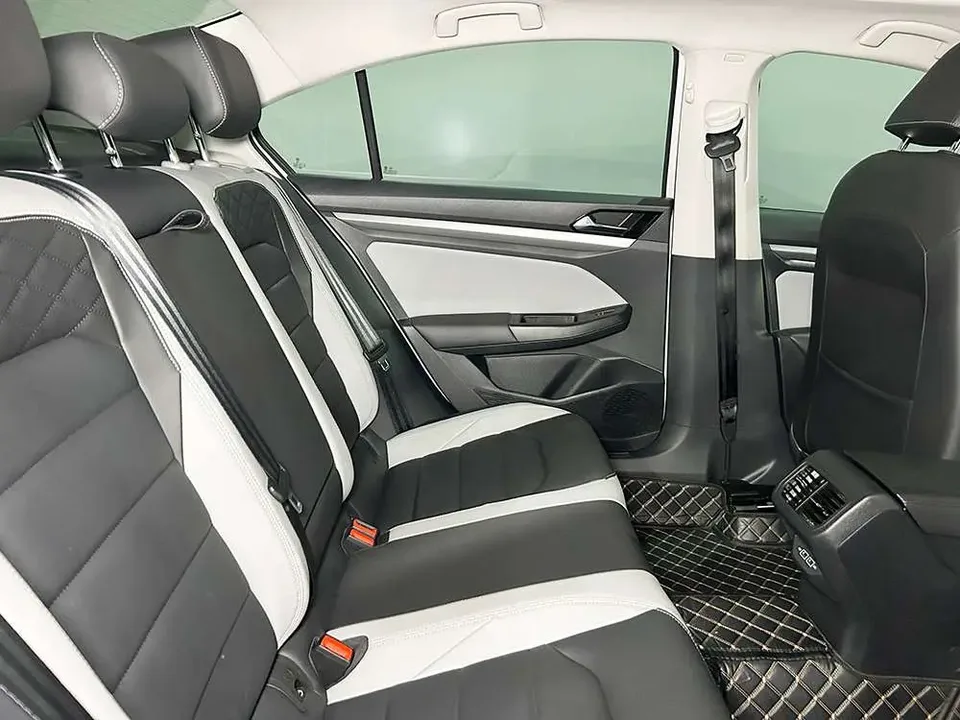 Volkswagen Bora Bora 2023 300TSI DSG Premium Edition 2024 — thumbnail 3