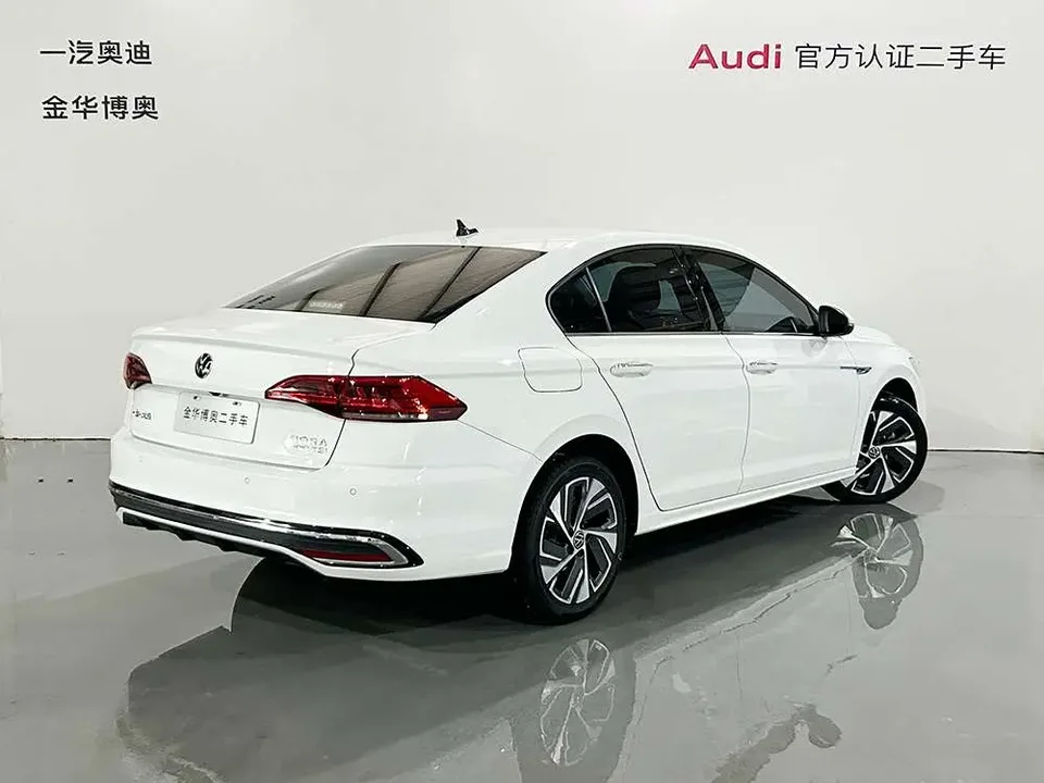 Volkswagen Bora Bora 2023 300TSI DSG Premium Edition 2024 — thumbnail 4