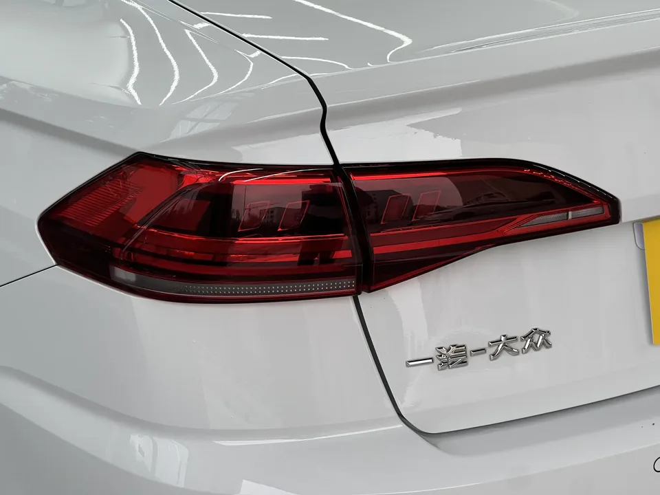 Volkswagen Bora 300TSI DSG Premium Edition 2023 — миниатюра 4