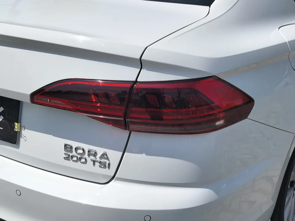 Volkswagen Bora Bora 2023 200TSI DSG Free Travel Edition 2024 — thumbnail 3