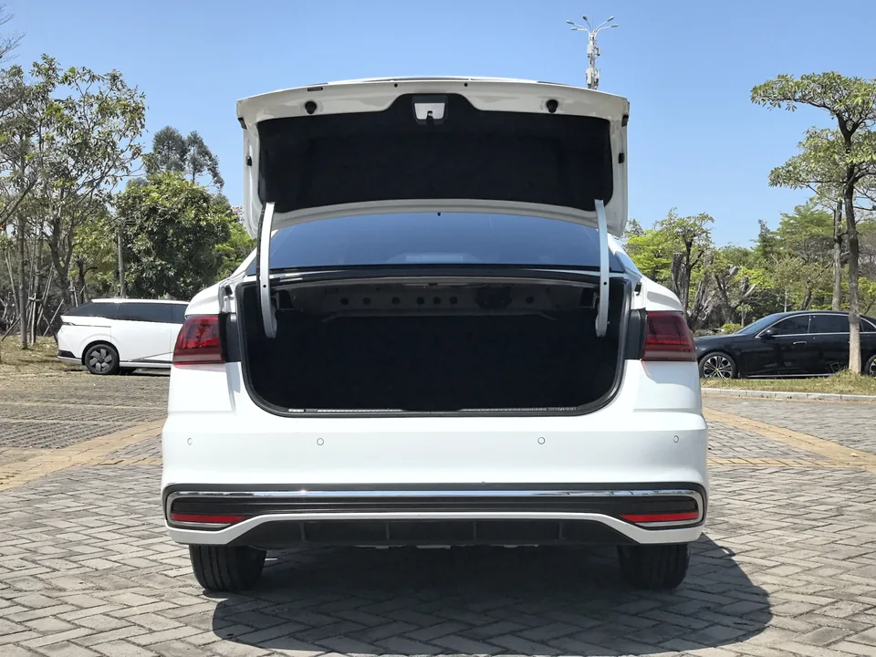 Volkswagen Bora Bora 2023 200TSI DSG Free Travel Edition 2024 — thumbnail 5