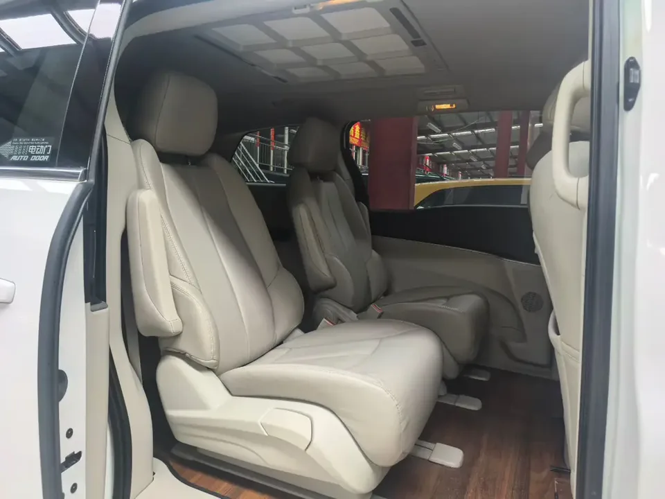 Buick GL8 facelift land business class 2.0T smart model 2023 — миниатюра 3
