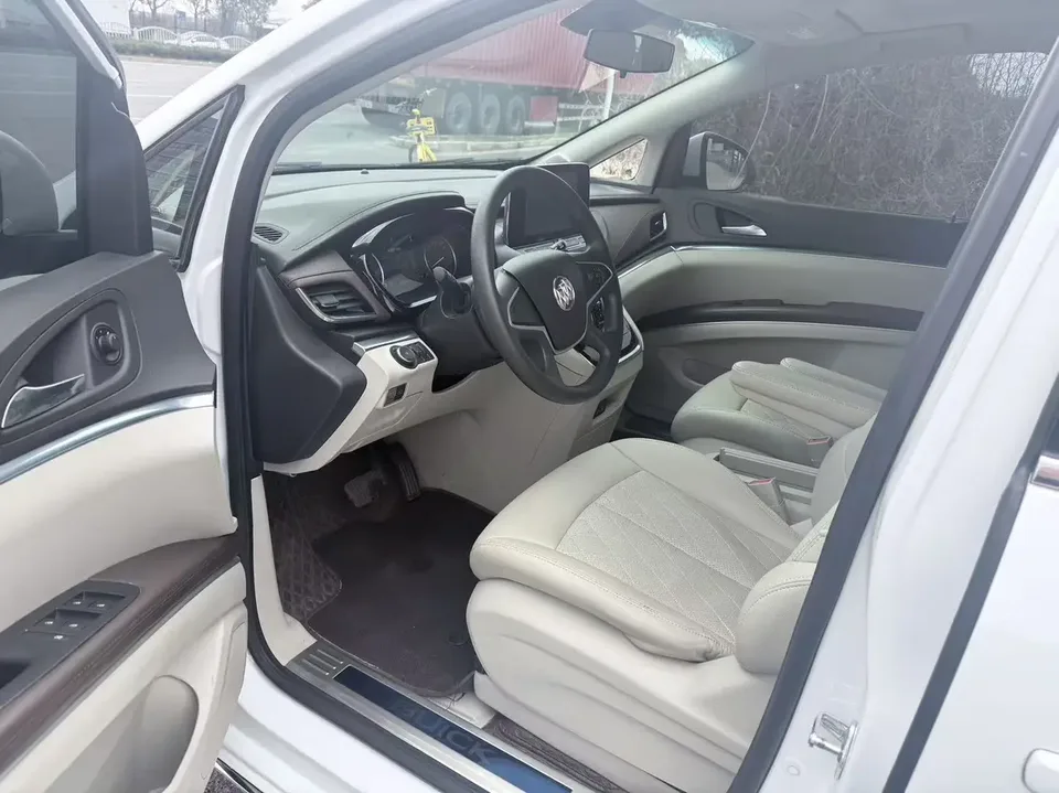 Buick GL8 Buick GL8 2023 Land Business Class 2.0T Comfort 2024 — thumbnail 4