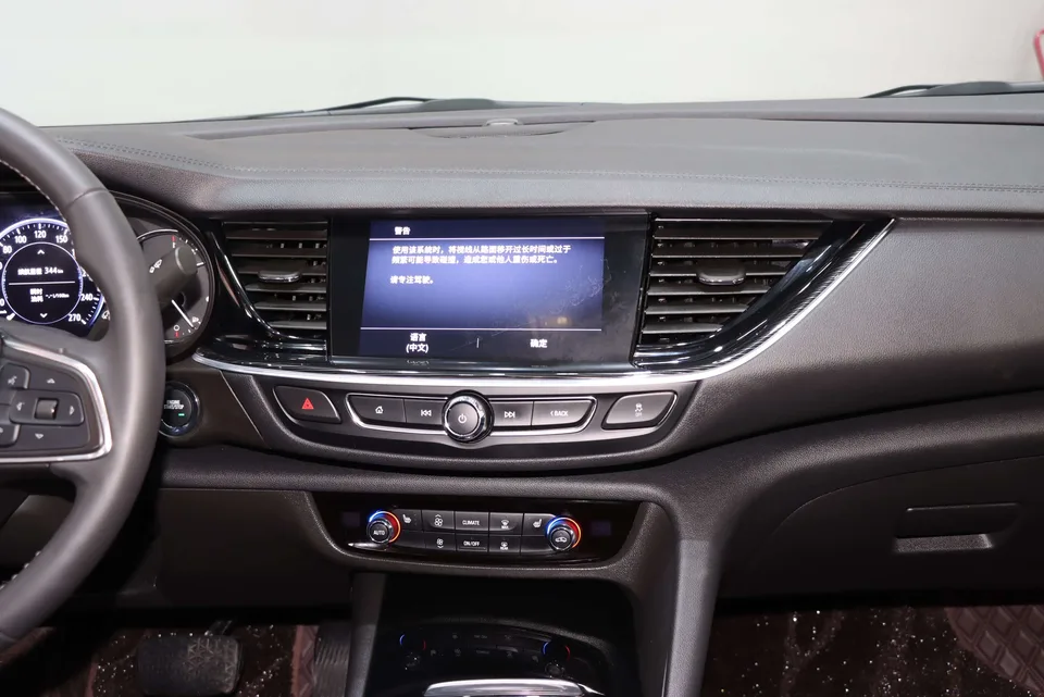 Buick Majesty Regal 2024 facelift 28T Enjoyment Edition 2025 — миниатюра 4