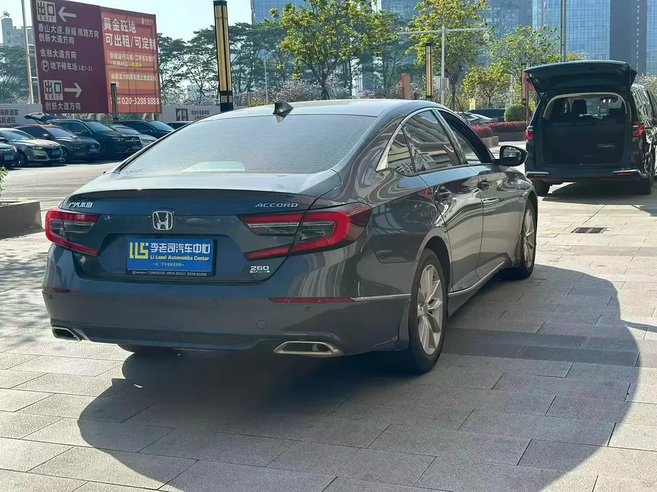 Honda Accord Accord 2022 260TURBO Deluxe Edition 2022 — миниатюра 2