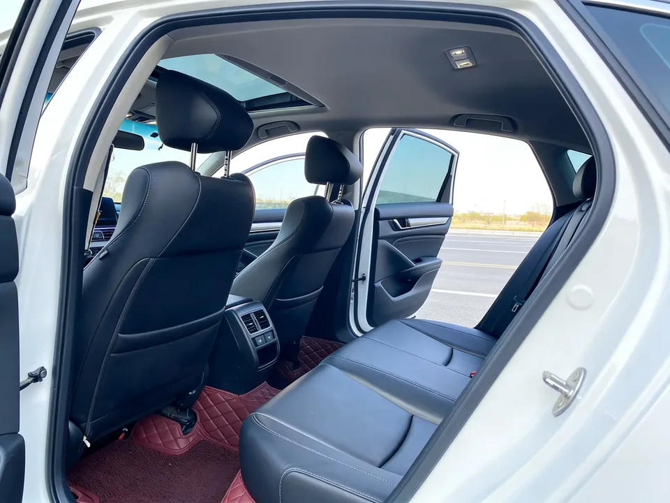Honda Accord Accord 2022 260TURBO Deluxe Edition 2022 — миниатюра 3