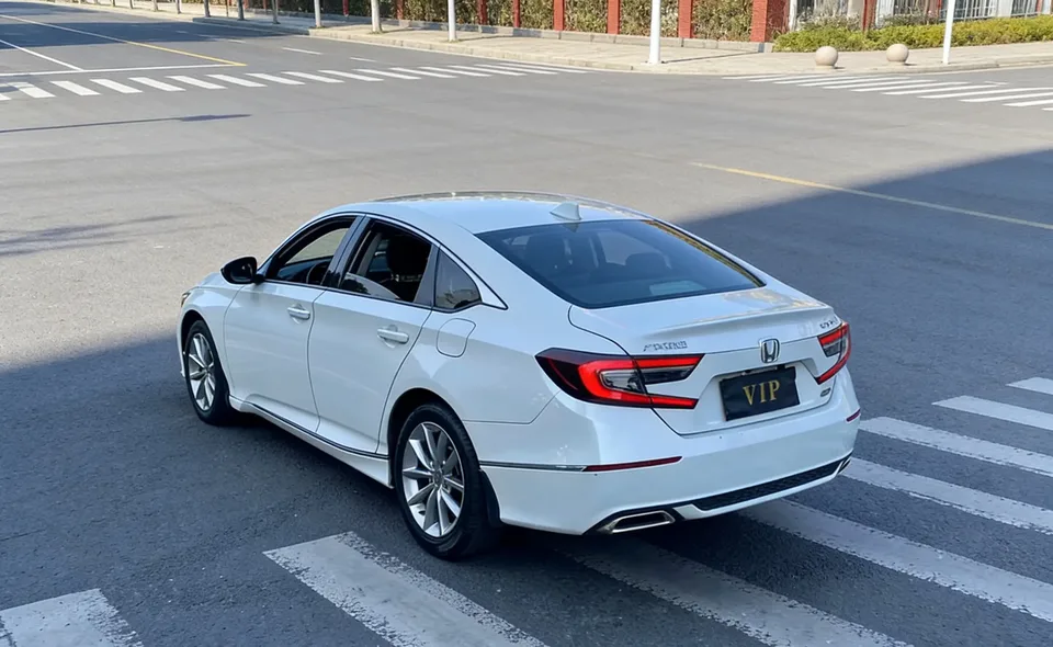Honda Accord Accord 2022 260TURBO Deluxe Edition 2022 — миниатюра 4